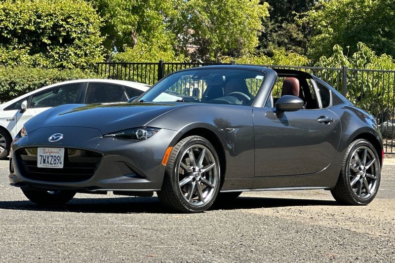 Mazda Miata RF Vehicle Full-screen Gallery Image 08