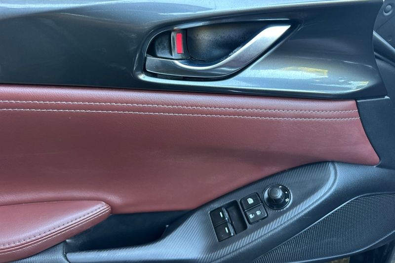 Mazda Miata RF Vehicle Full-screen Gallery Image 12