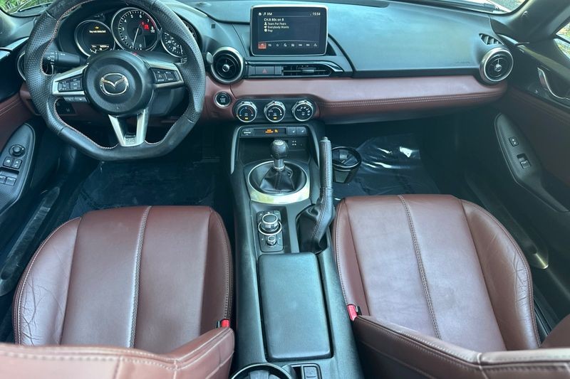 Mazda Miata RF Vehicle Full-screen Gallery Image 15