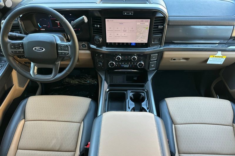 Ford F-350SD Vehicle Full-screen Gallery Image 14
