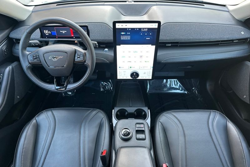 Ford Mustang Mach-E Vehicle Full-screen Gallery Image 14