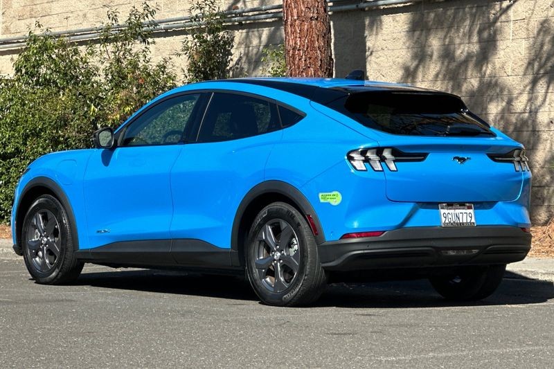 Ford Mustang Mach-E Vehicle Full-screen Gallery Image 05