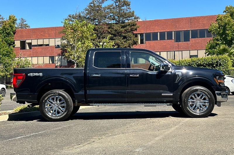 Ford F-150 Vehicle Full-screen Gallery Image 02