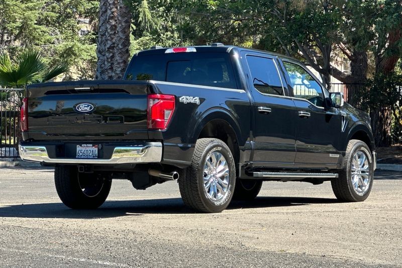 Ford F-150 Vehicle Full-screen Gallery Image 03