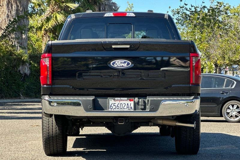 Ford F-150 Vehicle Full-screen Gallery Image 04