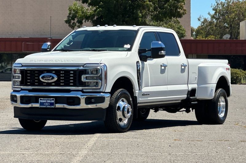 Ford F-350SD Vehicle Full-screen Gallery Image 07
