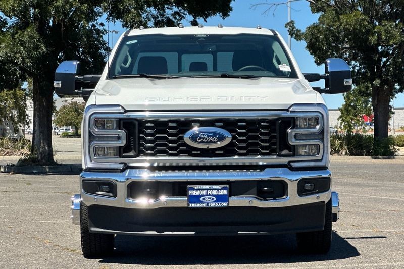 Ford F-350SD Vehicle Full-screen Gallery Image 08