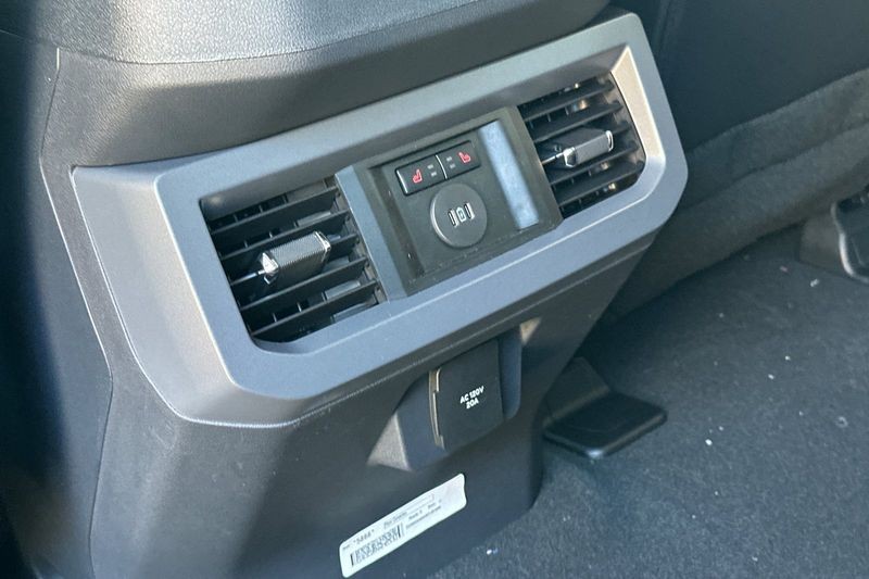 Ford F-350SD Vehicle Full-screen Gallery Image 13