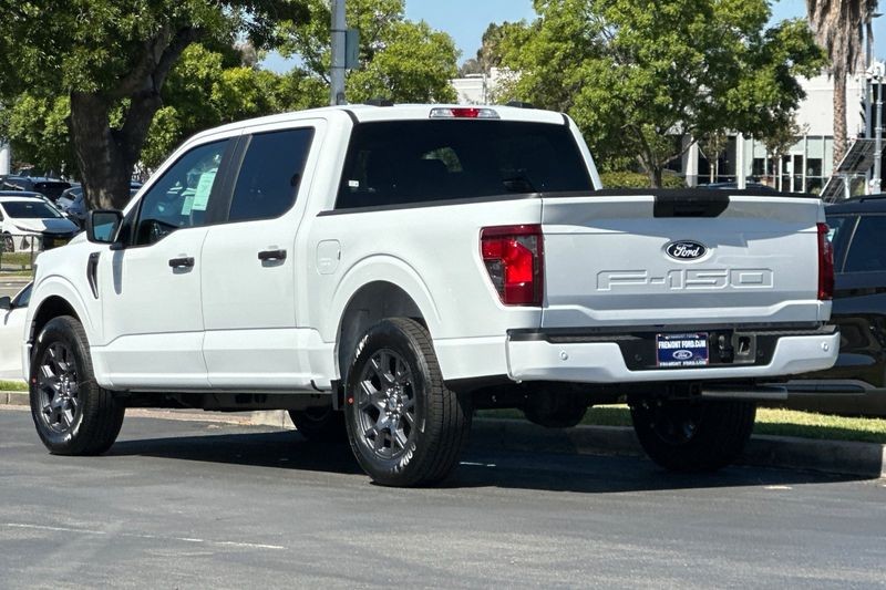 Ford F-150 Vehicle Full-screen Gallery Image 05