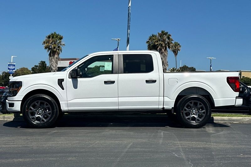 Ford F-150 Vehicle Full-screen Gallery Image 06