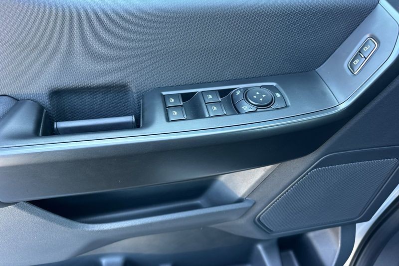 Ford F-150 Vehicle Full-screen Gallery Image 10