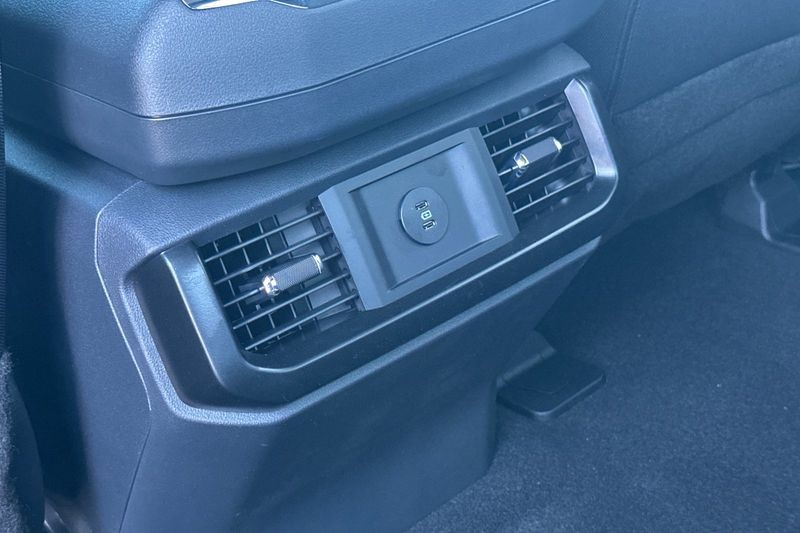 Ford F-150 Vehicle Full-screen Gallery Image 13