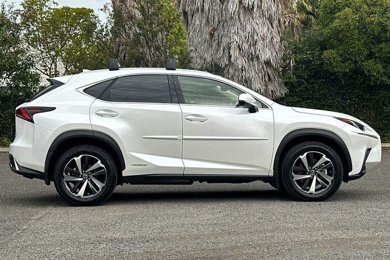 Lexus NX Vehicle Full-screen Gallery Image 02