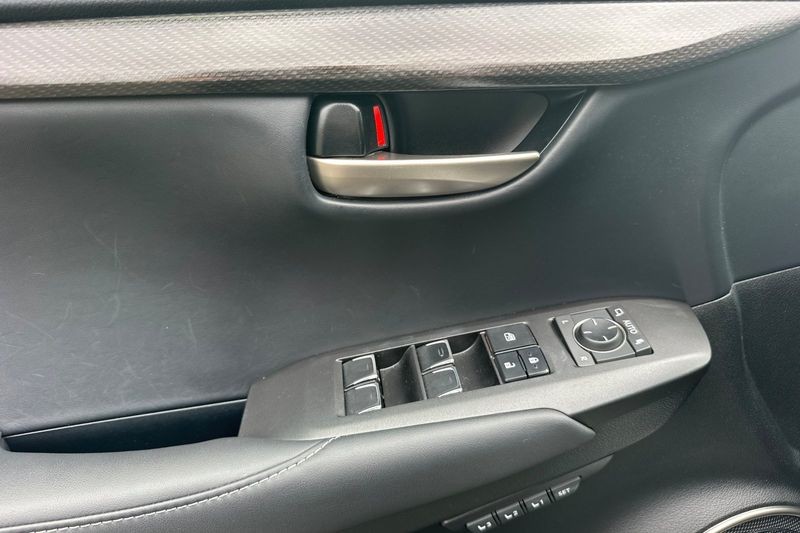 Lexus NX Vehicle Full-screen Gallery Image 11