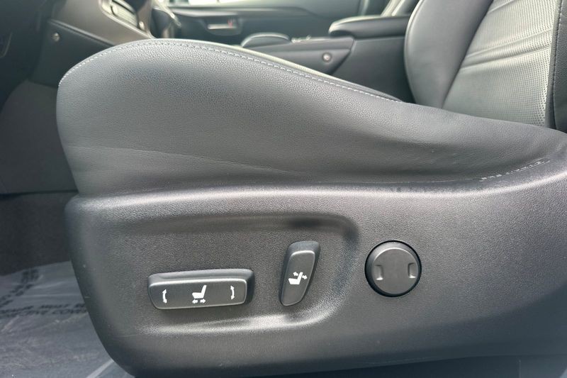 Lexus NX Vehicle Full-screen Gallery Image 13