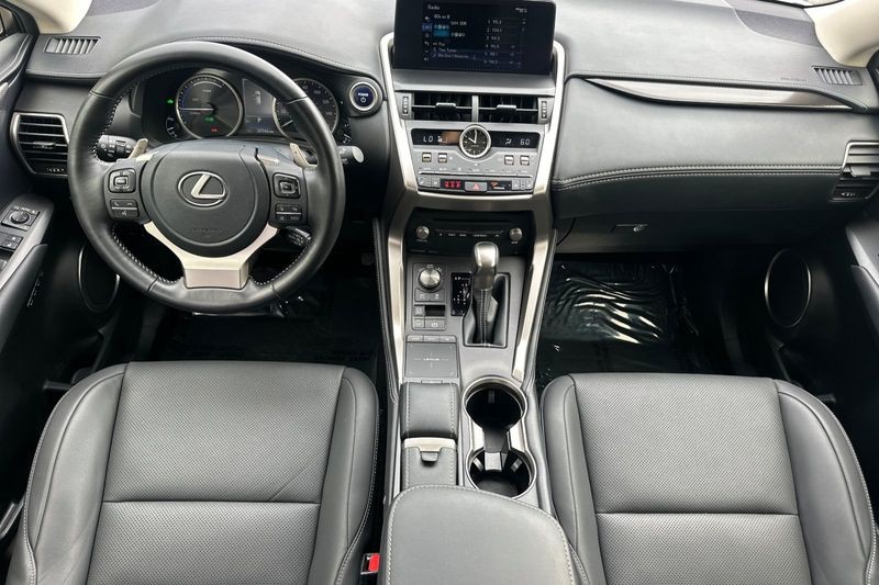 Lexus NX Vehicle Full-screen Gallery Image 15