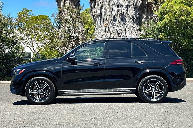 Mercedes-Benz GLE Vehicle Full-screen Gallery Image 07
