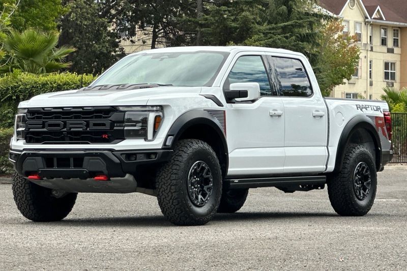 Ford F-150 Vehicle Full-screen Gallery Image 08