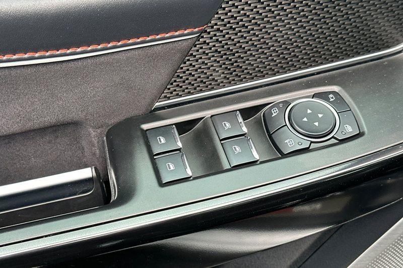 Ford F-150 Vehicle Full-screen Gallery Image 12