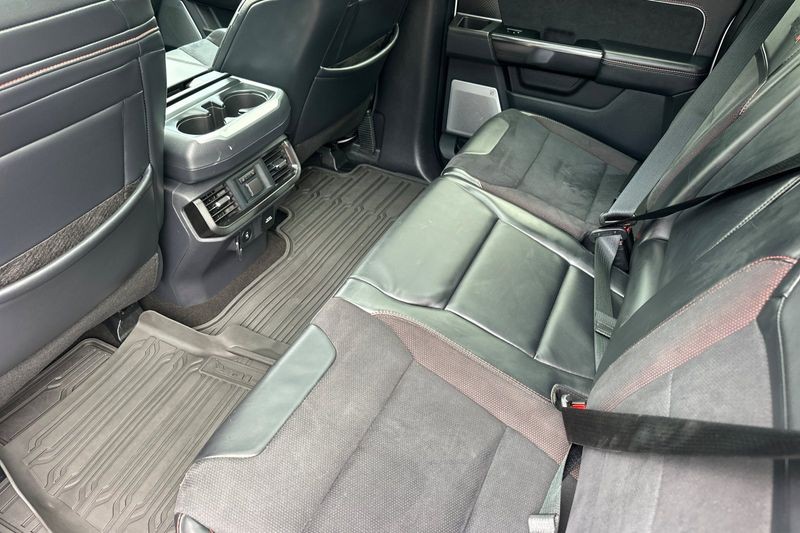 Ford F-150 Vehicle Full-screen Gallery Image 14