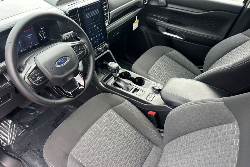 Ford Ranger Vehicle Full-screen Gallery Image 10
