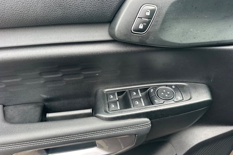 Ford Ranger Vehicle Full-screen Gallery Image 11