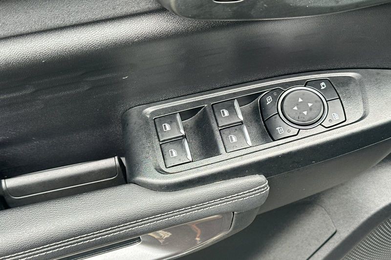 Ford Ranger Vehicle Full-screen Gallery Image 12