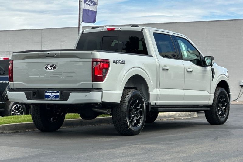 Ford F-150 Vehicle Full-screen Gallery Image 03