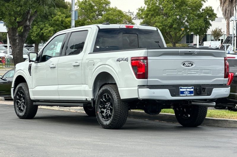 Ford F-150 Vehicle Full-screen Gallery Image 05