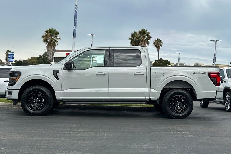 Ford F-150 Vehicle Full-screen Gallery Image 06