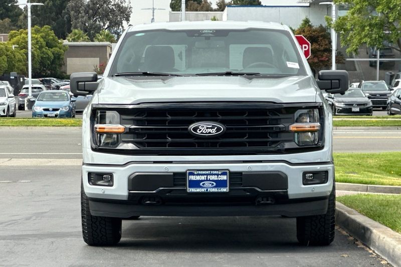 Ford F-150 Vehicle Full-screen Gallery Image 08