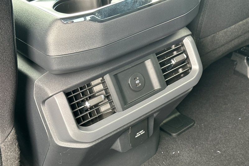 Ford F-150 Vehicle Full-screen Gallery Image 13