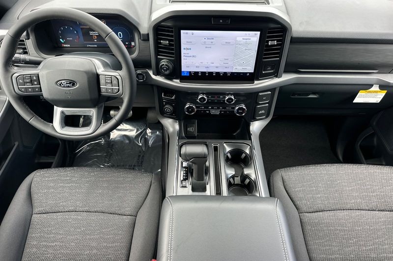 Ford F-150 Vehicle Full-screen Gallery Image 14
