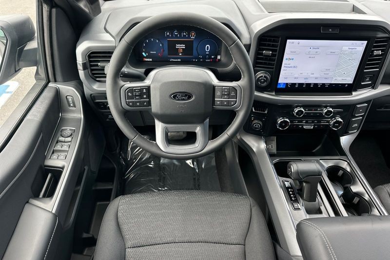 Ford F-150 Vehicle Full-screen Gallery Image 15
