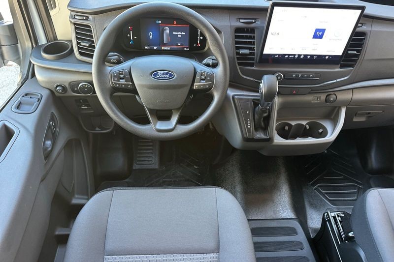 Ford Transit-350 Vehicle Full-screen Gallery Image 14