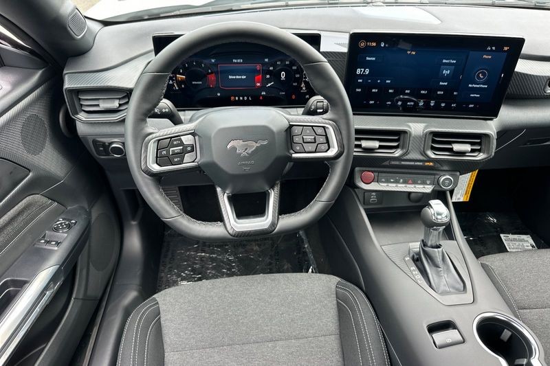 Ford Mustang Vehicle Full-screen Gallery Image 14