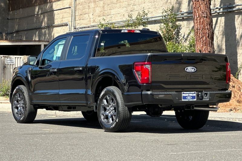 Ford F-150 Vehicle Full-screen Gallery Image 05