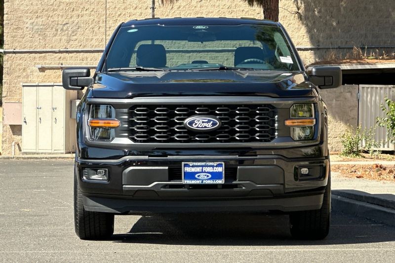 Ford F-150 Vehicle Full-screen Gallery Image 08