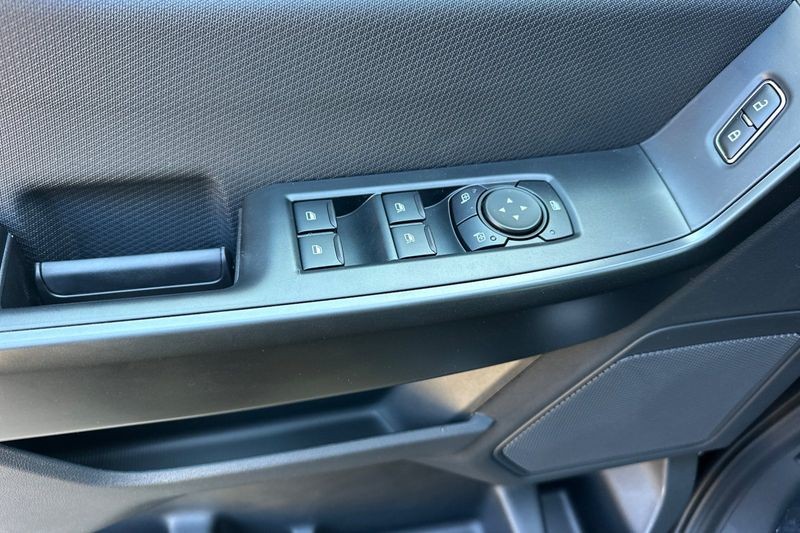 Ford F-150 Vehicle Full-screen Gallery Image 10