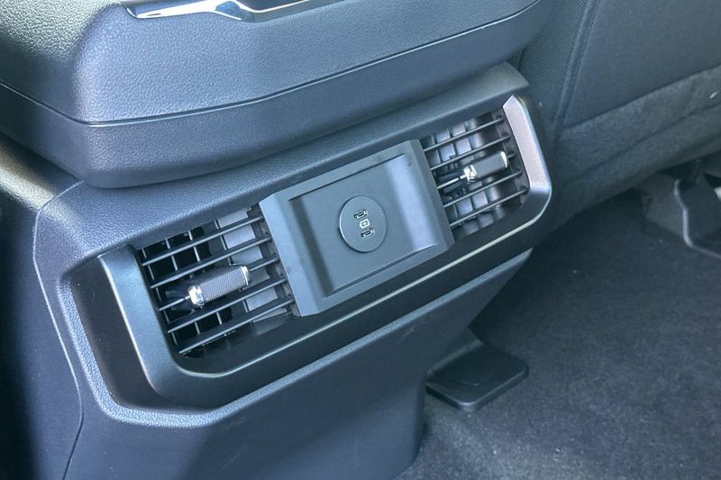 Ford F-150 Vehicle Full-screen Gallery Image 13