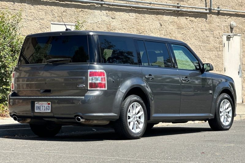 Ford Flex Vehicle Full-screen Gallery Image 03