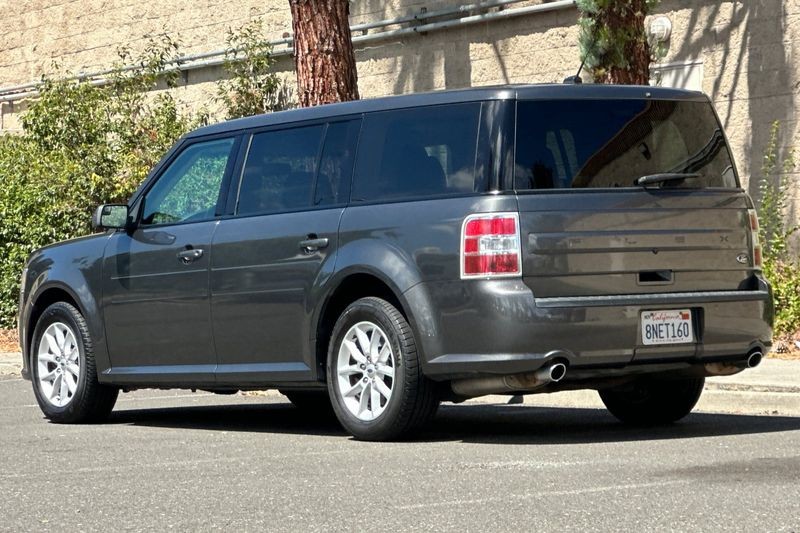 Ford Flex Vehicle Full-screen Gallery Image 05