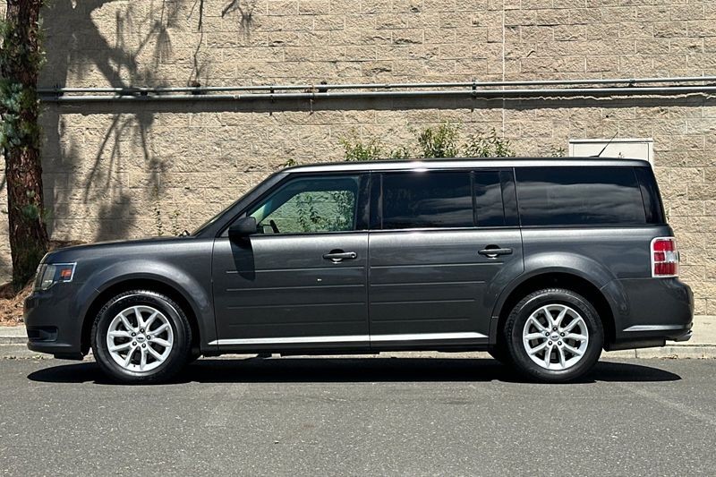 Ford Flex Vehicle Full-screen Gallery Image 07