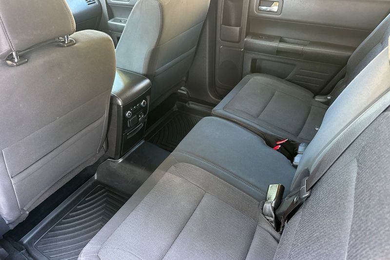 Ford Flex Vehicle Full-screen Gallery Image 14