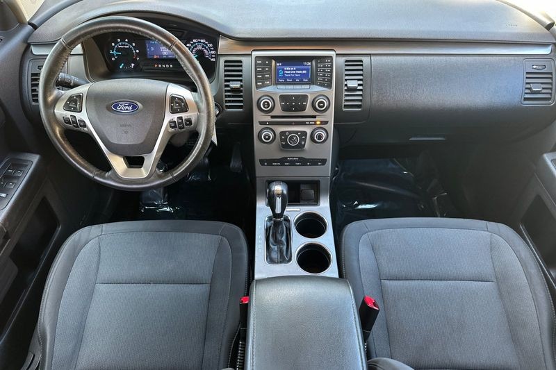 Ford Flex Vehicle Full-screen Gallery Image 15