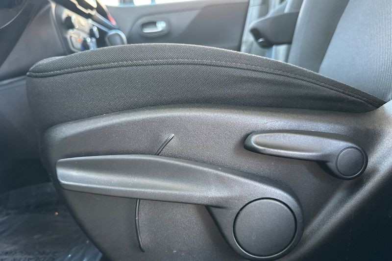 Jeep Renegade Vehicle Full-screen Gallery Image 13