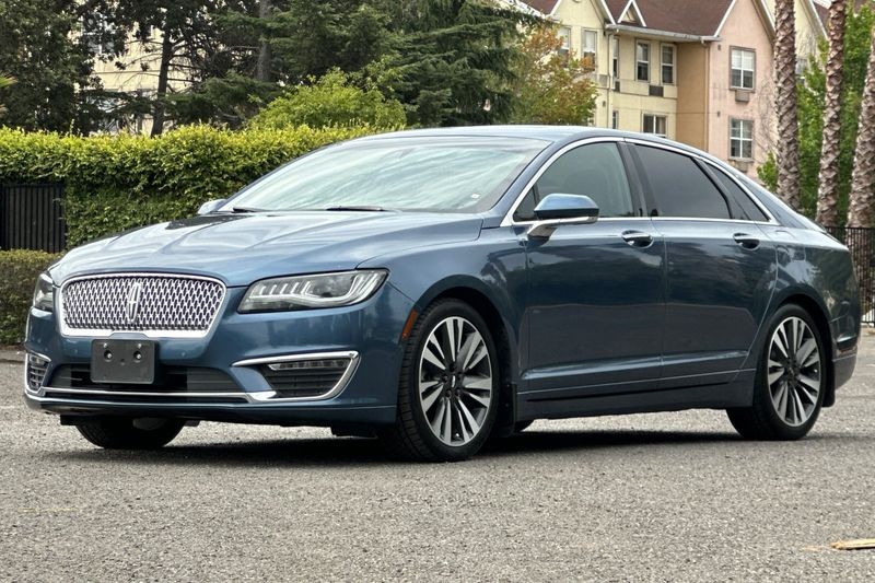 Lincoln MKZ Vehicle Full-screen Gallery Image 07