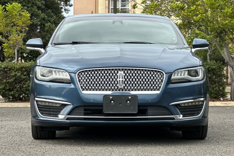 Lincoln MKZ Vehicle Full-screen Gallery Image 08