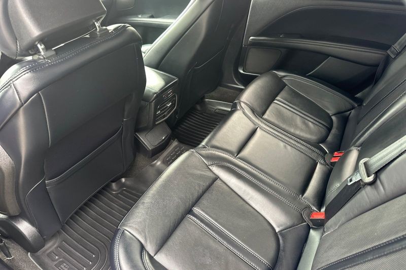 Lincoln MKZ Vehicle Full-screen Gallery Image 13