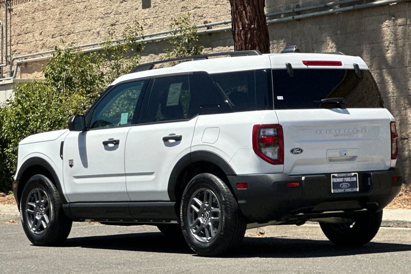 Ford Bronco Sport Vehicle Full-screen Gallery Image 05